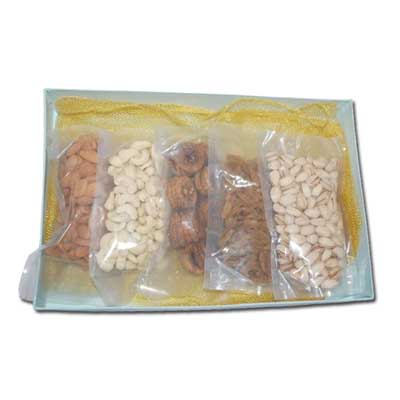 "Chocos with Roses bouquet - code RB07 - Click here to View more details about this Product